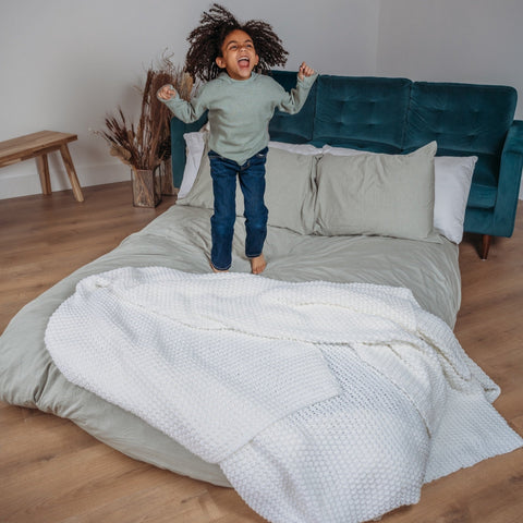 2-in-1 deluxe bean bag chair